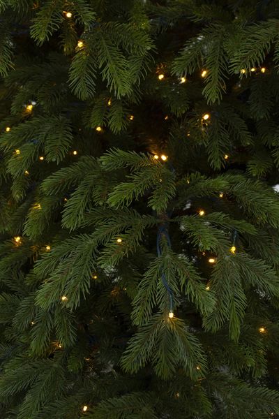 Искусственная ель - лучший выбор, чтобы встретить Новый год