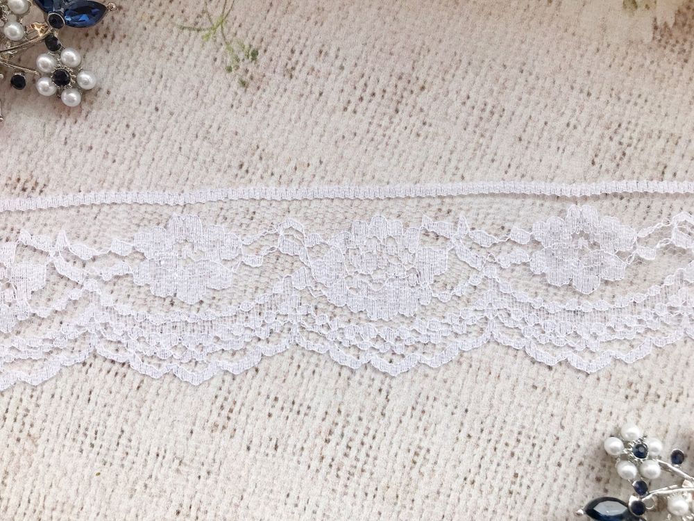 Кружево-трикотаж, ш. 4,2 см.