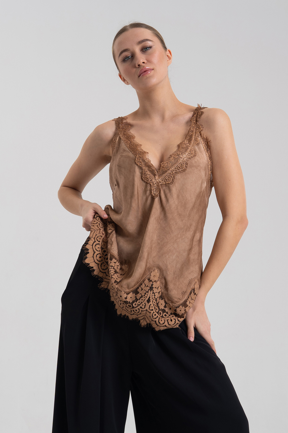 Топ с кружевом