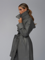 Женский кожаный плащ серый