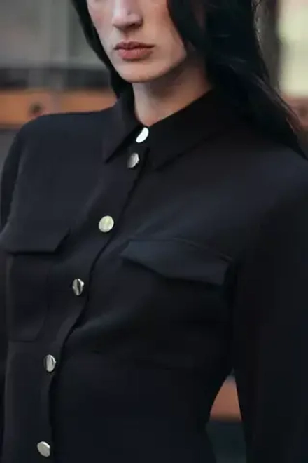 ZARA МИНИ-ПЛАТЬЕ ИЗ КРЕПА, ЧЕРНЫЙ
