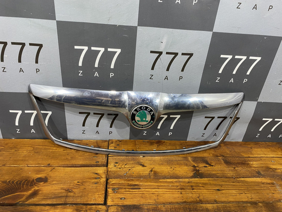 Решетка радиатора Skoda Octavia 2 (A5) 08-13 Б/У Оригинал 1Z0853651C