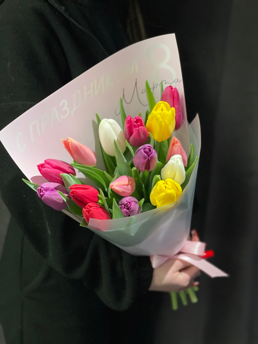 С 8 марта, микс из 15 тюльпанов