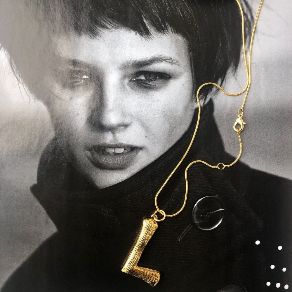 колье буква L колье буква L