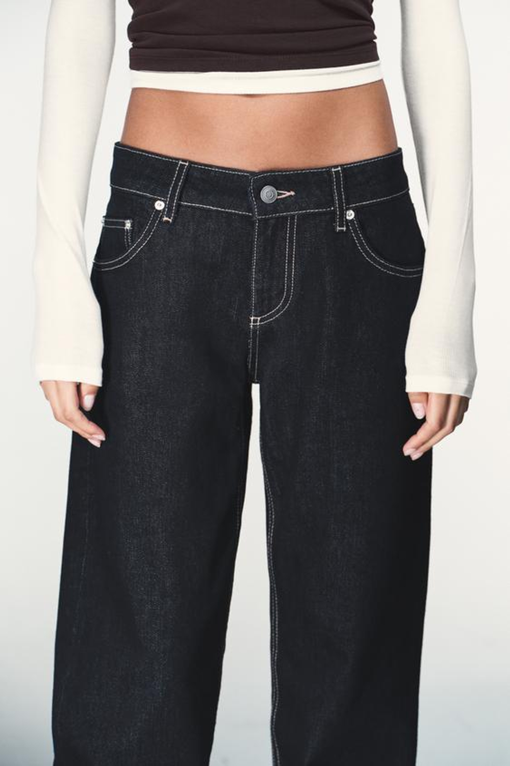 Джинсы TRF с низкой талией и широкими брючинами - ZARA