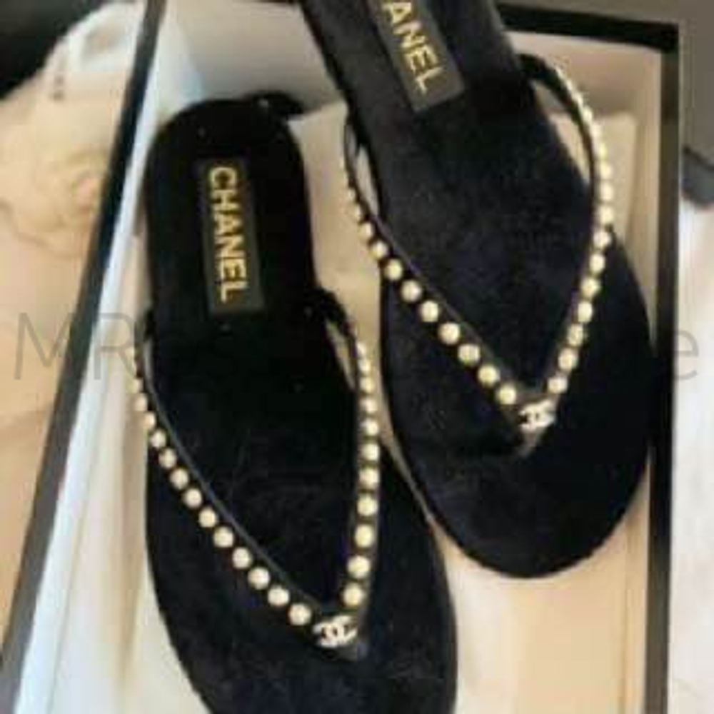 Кожаные туфли Chanel Mary Janes