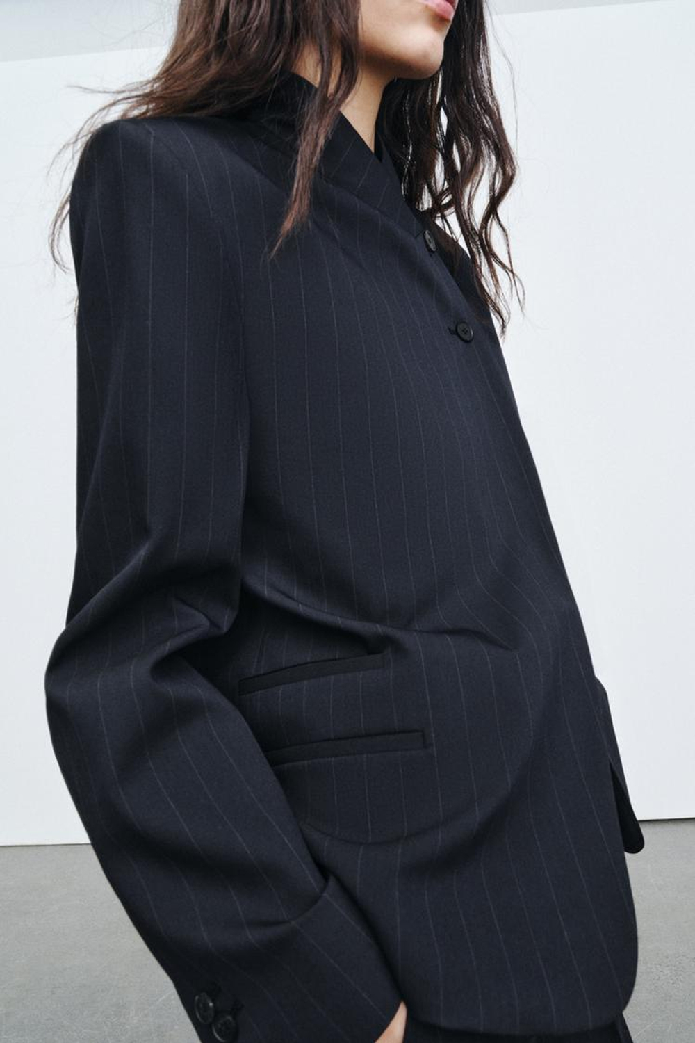 ZARA БЛЕЙЗЕР С ВОРОТНИКОМ-СТОЙКОЙ В ТОНКУЮ ПОЛОСКУ — ZW COLLECTION, ПОЛОСКИ