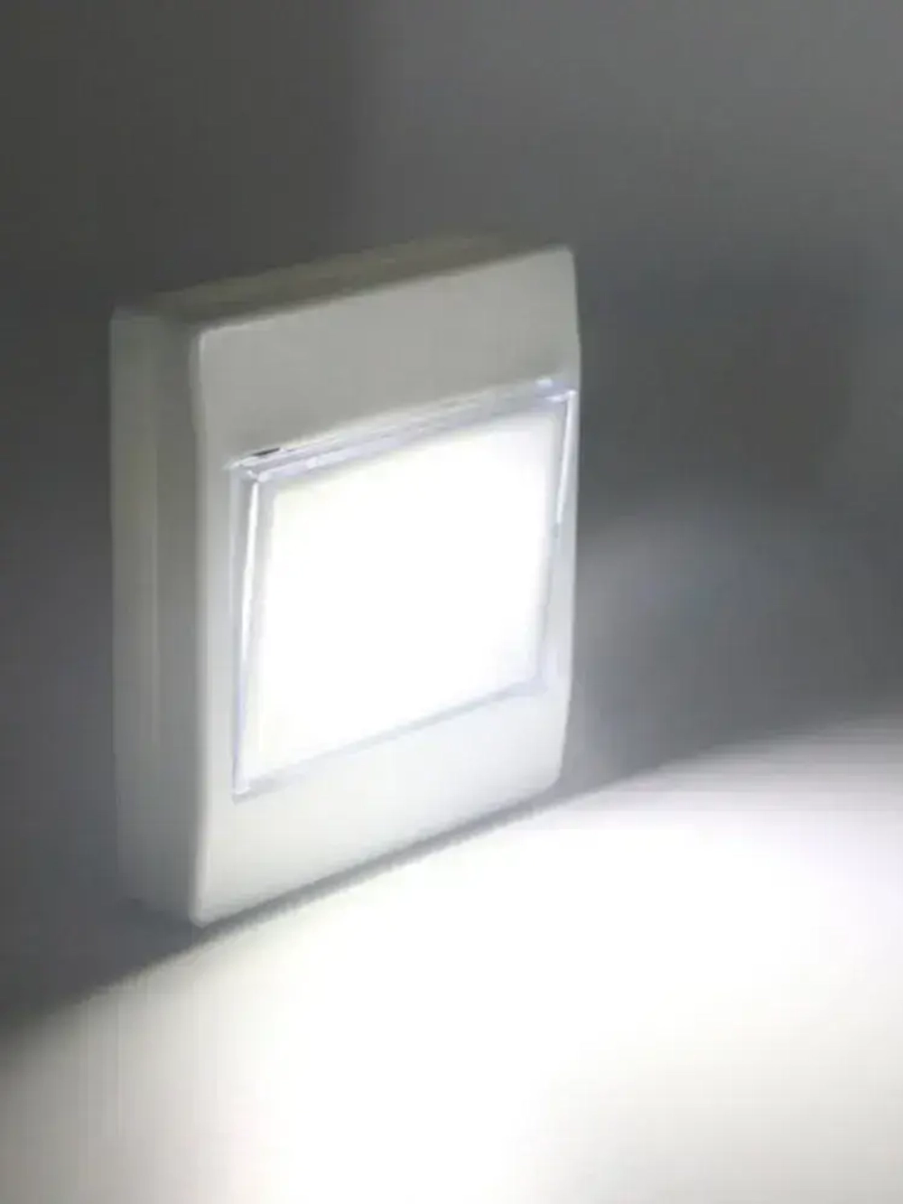 Светильник настенный беспроводной с клавишей на батарейках RUSSTA2