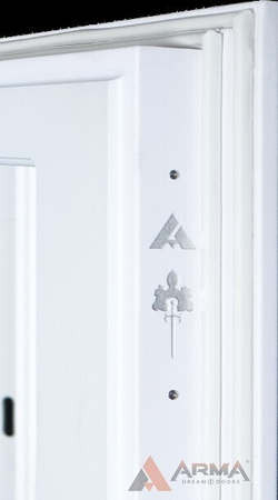 Входная белая металлическая дверь  Нео Вайт Гладкая 16 Силк титан, без текстуры (фурнитура ХРОМ блестящий)