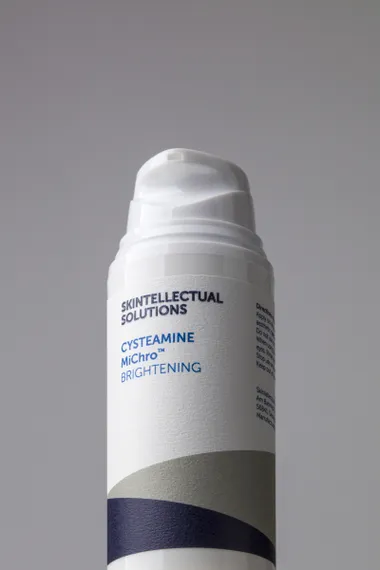 Микроэмульсия на основе 5% нано-везикулярного цистеамина, 2% арбутина, 5% ниацинамида