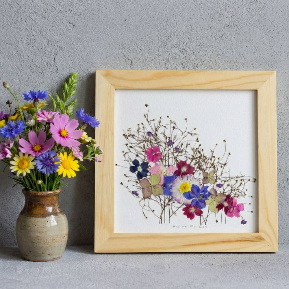 Скумпия, Вербена, Дельфиниум, гортензия, маргаритка. Картина из цветов в рамке