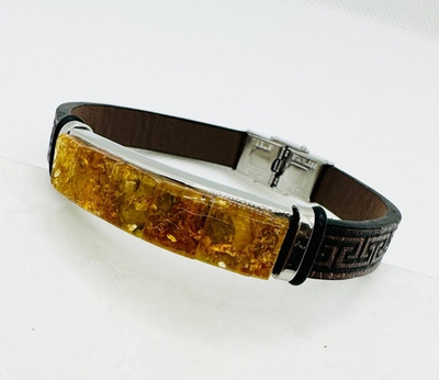 Браслет из кожи с натуральным янтарем
