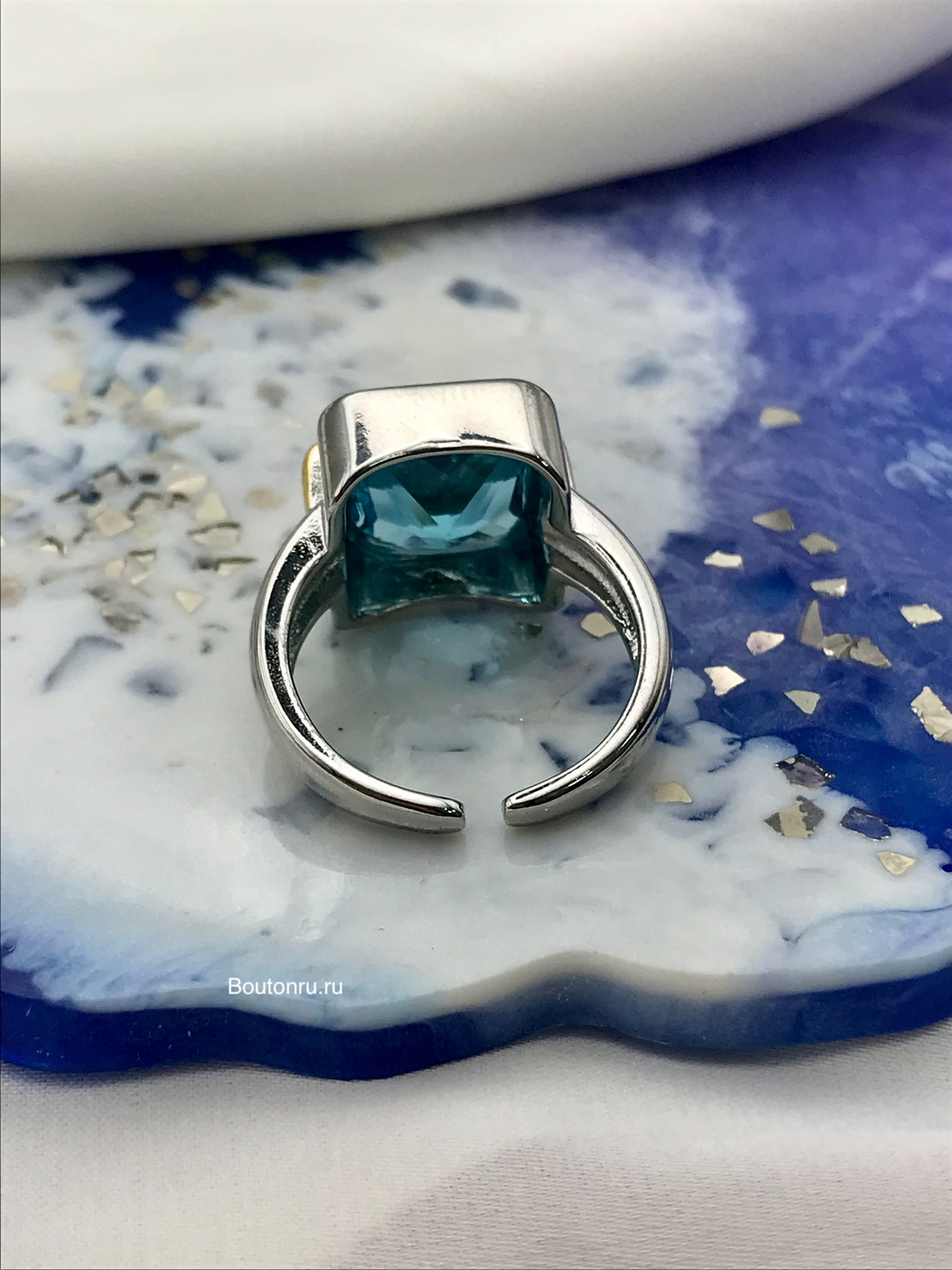 Кольцо серебро и золото с синим (лазурным) камнем