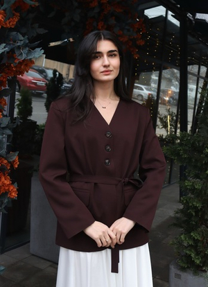 Пиджак без воротника с поясом