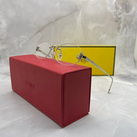 Солнцезащитные очки Fendi