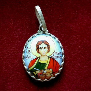 Икона с финифтью святой Пантелеимон Целитель кулон ручная роспись
