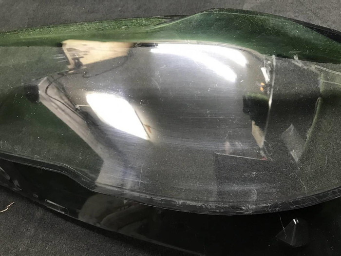 Стекло фары левое BMW X5 G05 (2018-2023)