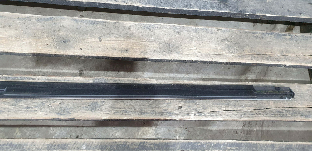 Молдинг двери задней левой Mercedes E (W213) 16-нв Б/У Оригинал A2137300124