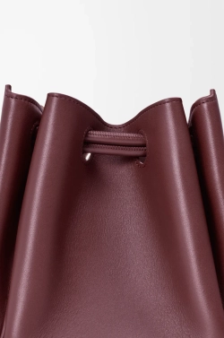 Loewe Маленькая сумка Madrid из мягкой телячьей кожи, бургунди