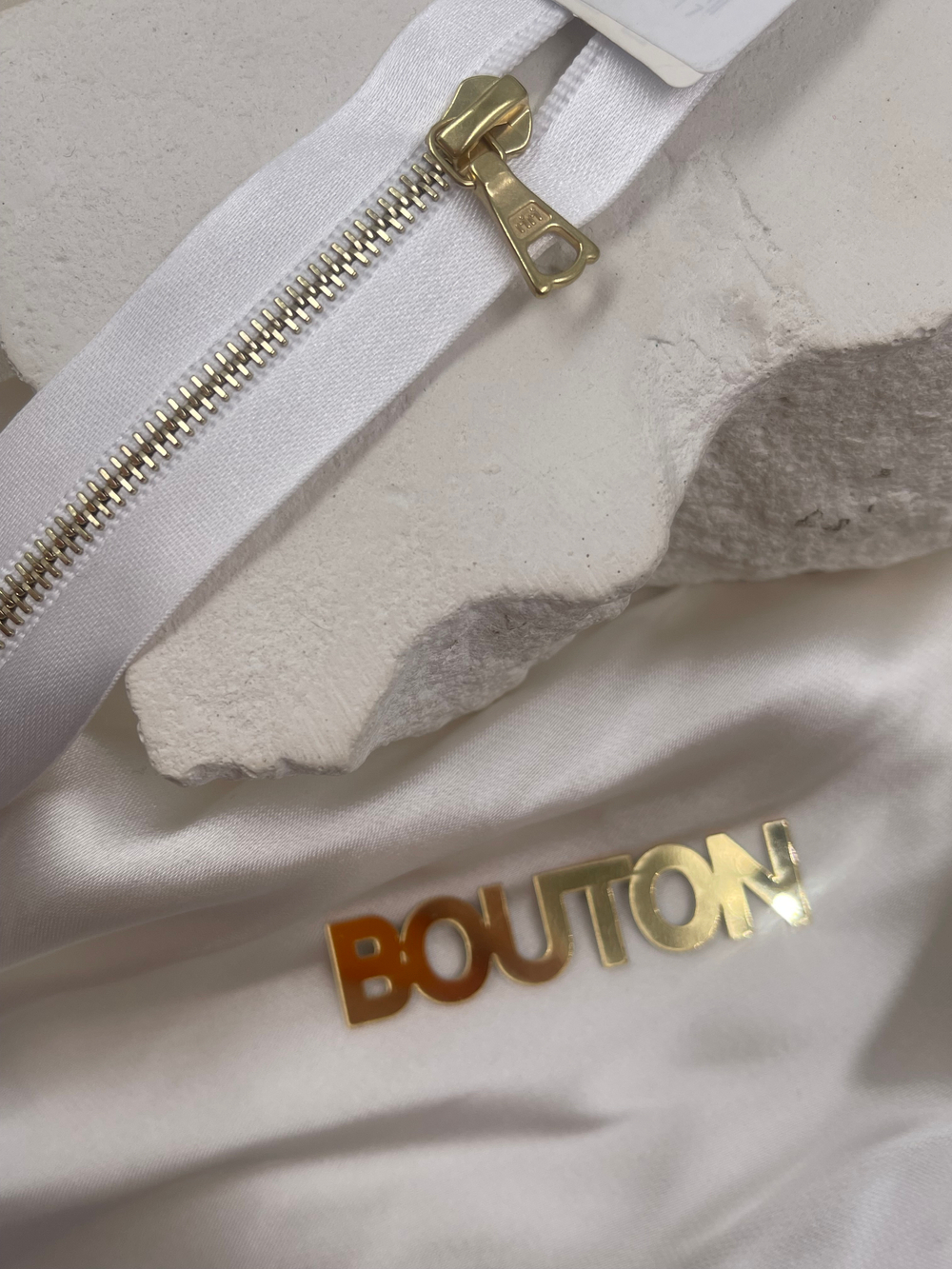 Молния металл Riri, на атласной тесьме, 4 мм,  цвет 2101, белый