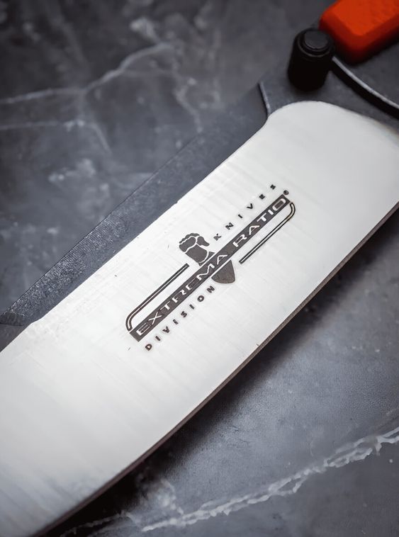 Складной нож из стали D2 Extrema-Ratio Оранжевый