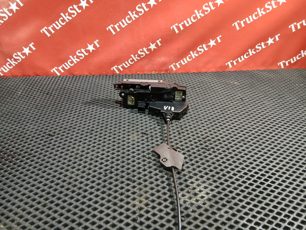 Замок двери правой