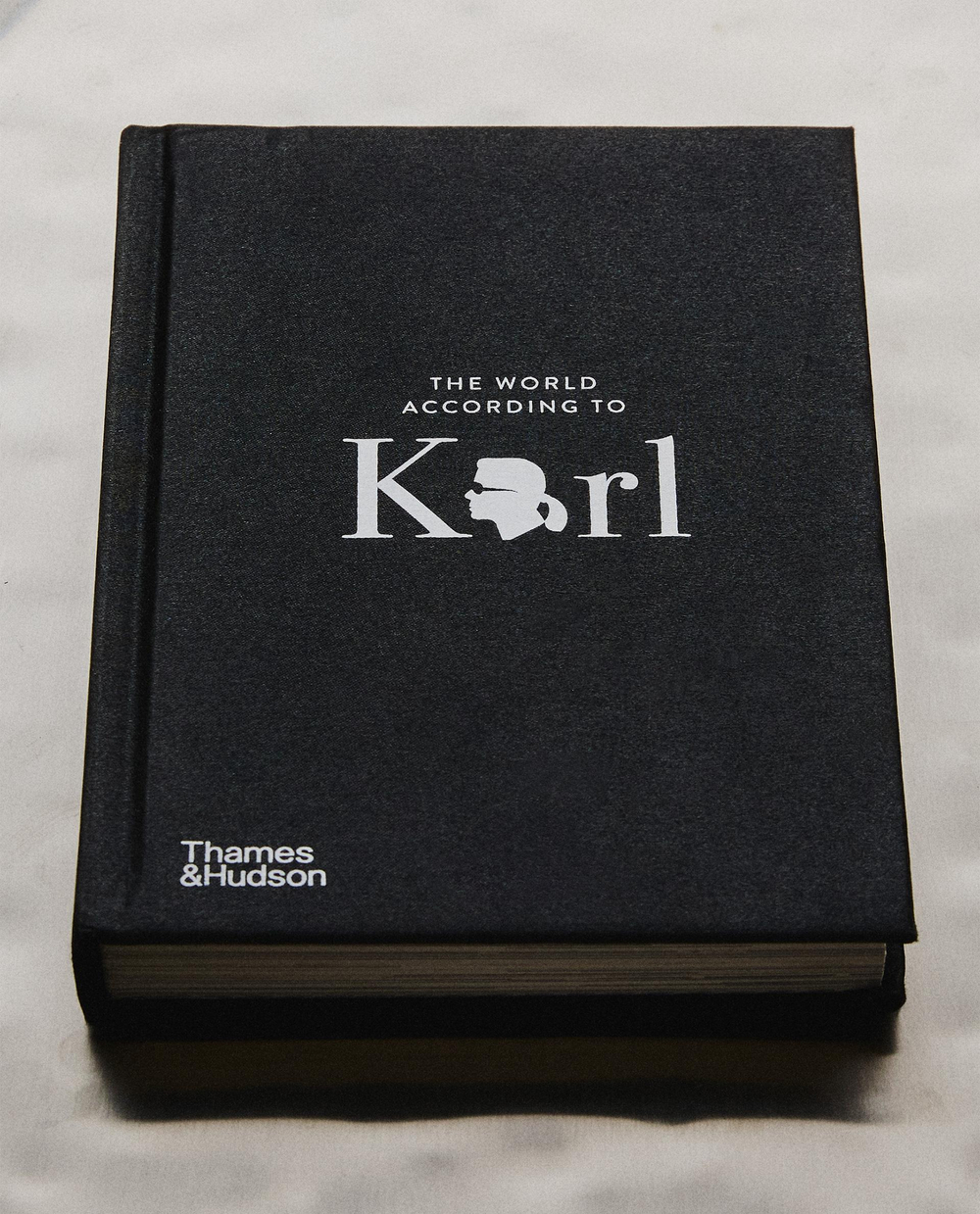 The World According to Karl. Книга цитат Карла Лагерфельда (на английском языке)