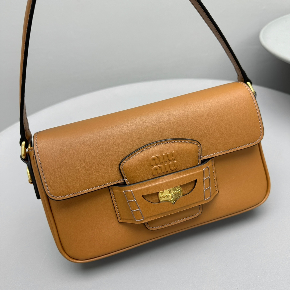 Miu Miu Penny Bag 23 cm