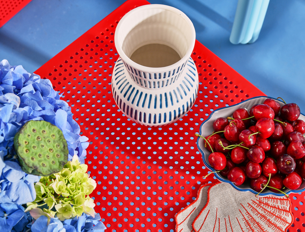 Столик пластиковый журнальный Siesta Contract Sky Side Table, красный