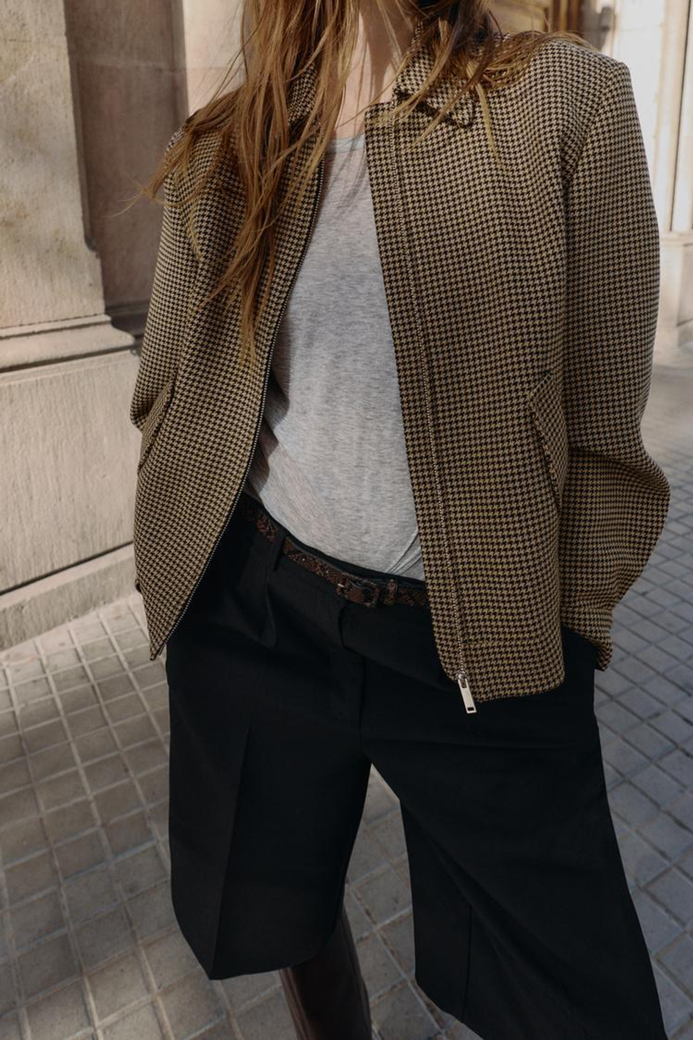 ZARA БОМБЕР В ГУСИНУЮ ЛАПКУ С ПОДПЛЕЧНИКАМИ, ЧЕРНЫЙ/КОРИЧНЕВЫЙ