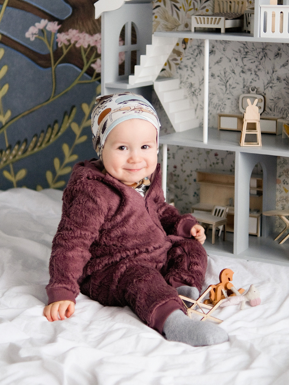 Плюшевый комбинезон из органического хлопка Mjölk Rose Taupe, на манжетах