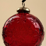 Елочный шар "Снежинка" красный, 8x8x10 см