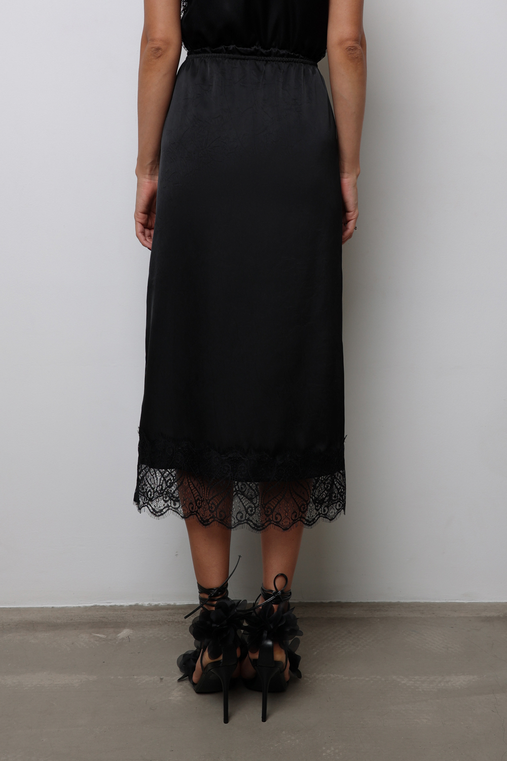 Юбка миди с кружевом черная