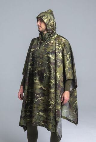 Зелёный маскировочный костюм с капюшоном