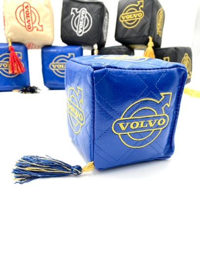 Кубик VOLVO (экокожа, синий с желтой вышивкой)