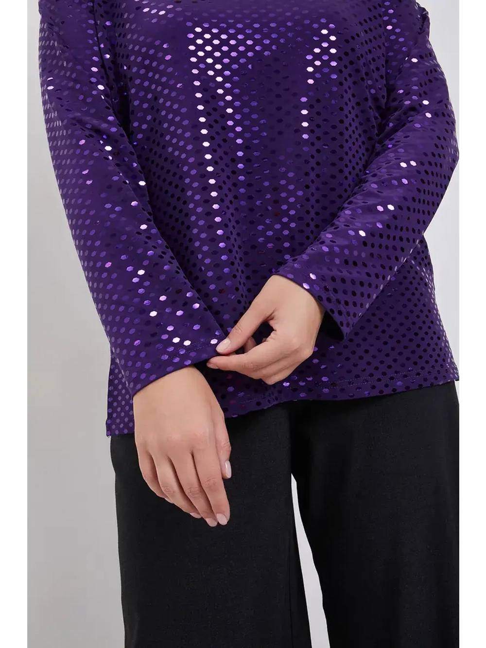 Блузка нарядная с пайетками