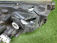 Битая Фара левая Toyota Hilux 8 (2015-2020) LED