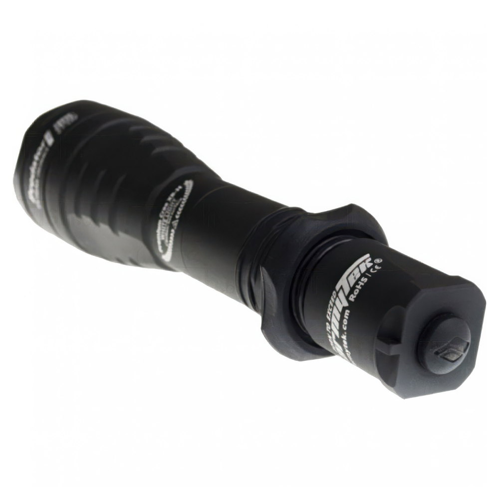 Тактический фонарь Armytek Predator V3 XP-L HI (теплый свет) — высокая прочность, выдерживает падение с высоты до 30 метров и погружение на глубину до 25 метров.