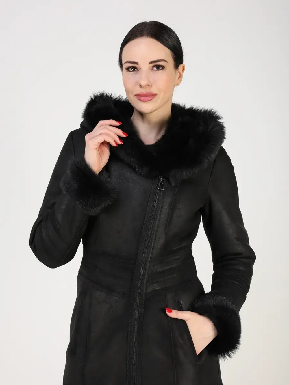 Дубленка зимняя натуральная с капюшоном