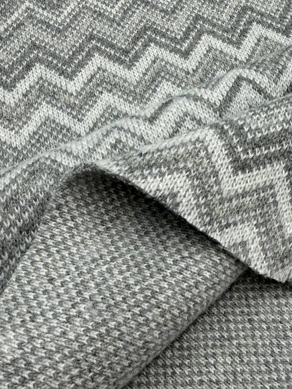 Трикотаж шерсть с кашемиром, вискозой и п/а Missoni серый зигзаг