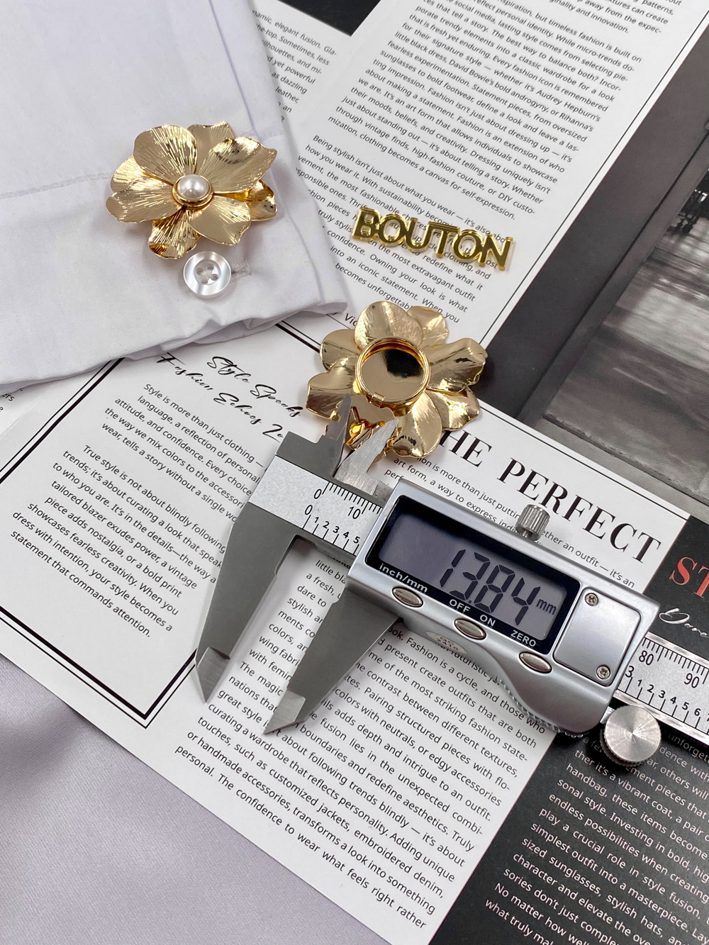 Накладка на пуговицу Цветок плоский золотистый