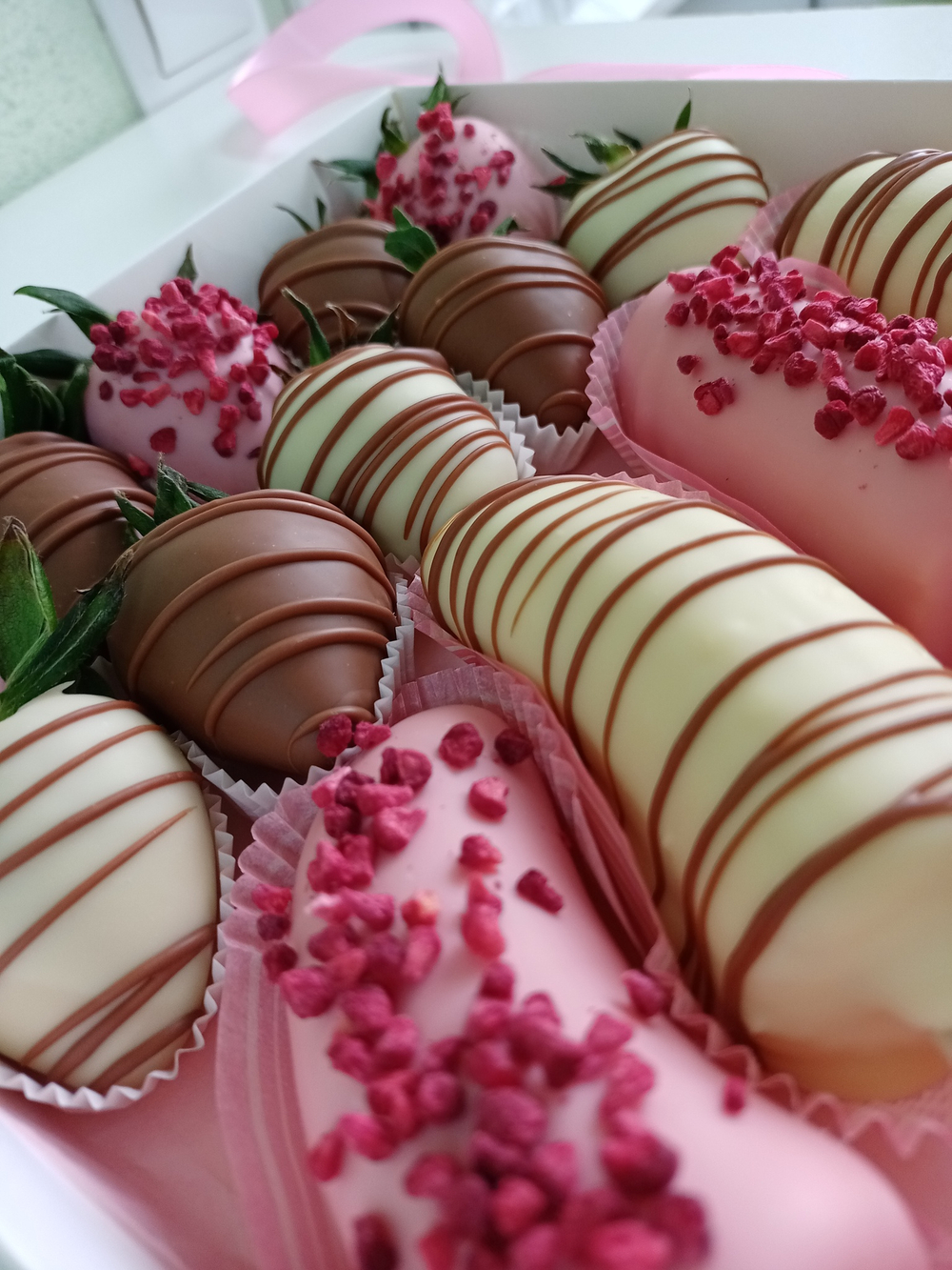 Клубника и бананы в шоколаде