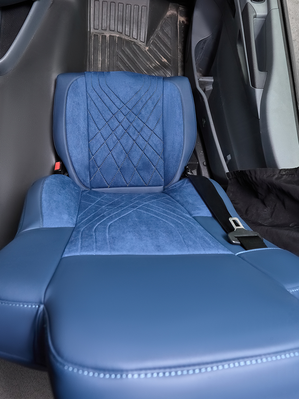 Чехлы Люкс КамАз 5490 K4 с 2014 года (экокожа, синий, синяя вставка)