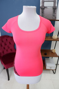 Футболка Kiabi яркая 42 размер