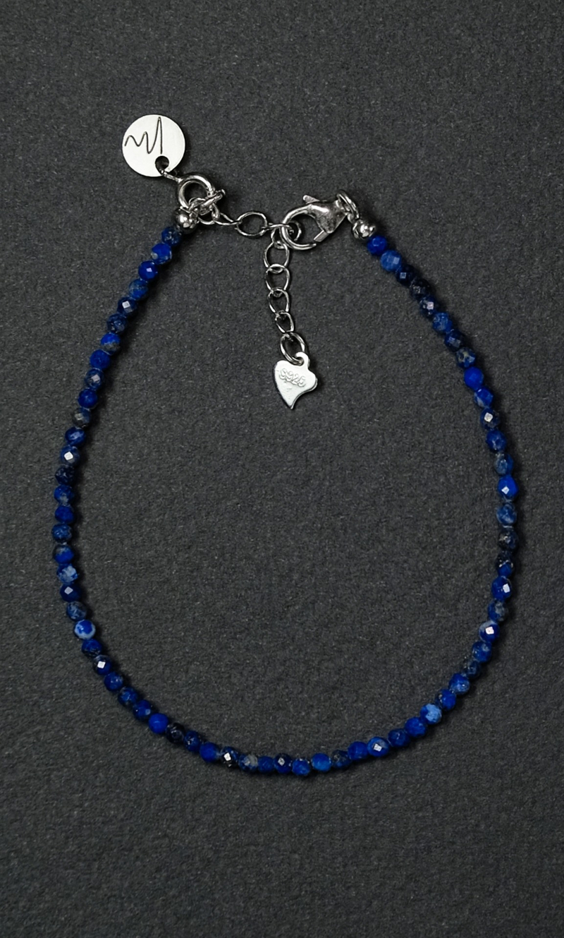 Браслет "Memo about Finance" из лазурита с серебряными бусинами на замочке