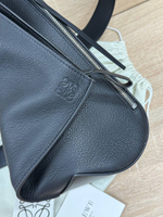 Сумка-слинг Loewe