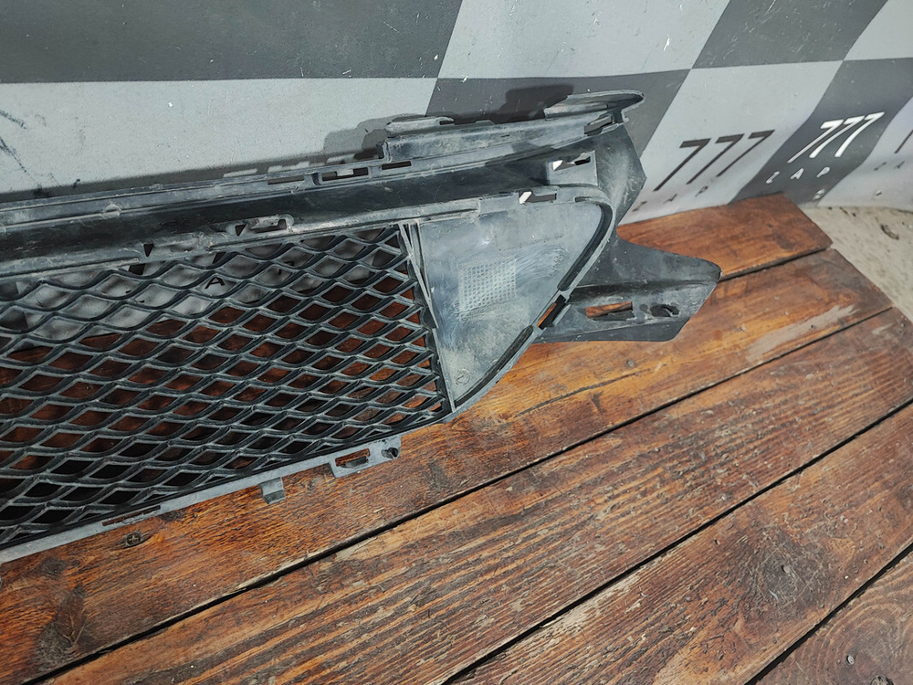 Решетка переднего бампера MB C-Class (W205) 18-23 Б/У Оригинал A2058852501