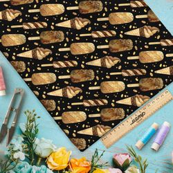 Ткань дюспо мороженое крем-брюле с печеньем на чёрном фоне