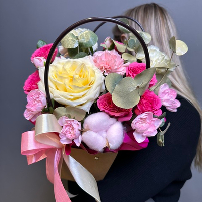 "Бэйби барби' композиция с розами