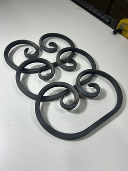 Кованый элемент вензель 150х270мм квадрат полнотелый 12х12мм